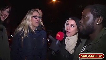 Encuentro Apasionado De Milf Interracial En Público