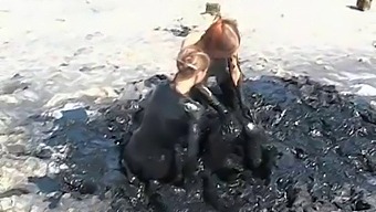Ragazze Russe Adolescenti Giocano Sporco In Un Video Sensuale