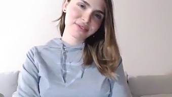 A Stunning Shemale With Luscious Lips - Aryll'S Sensual Encounter