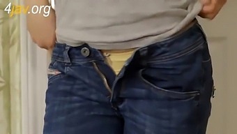 Una Película Amigable Y Completa Con Una Milf Asiática Siendo Follada