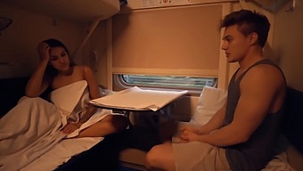 Un Encuentro Casual Con Un Desconocido En Un Tren Lleva A Un Encuentro Sexual