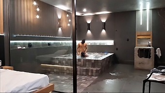 El Encuentro Sexual De Primera Categoría En Un Baño De Motel