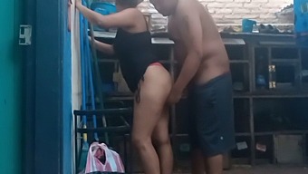 Pertemuan Yang Tidak Dijangka Dengan Ibu Tiri Saya Membawa Kepada Pertemuan Yang Penuh Gairah.