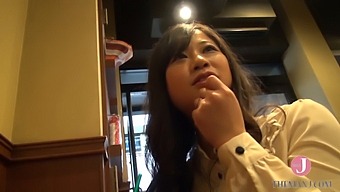 La Sensuale Sessione Di Auto-Piacere Della Voluttuosa Momoko